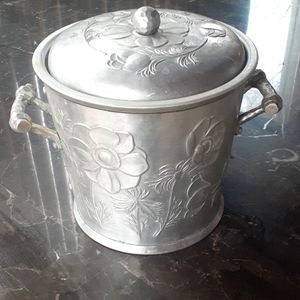 UNIQUE! VINTAGE EVERLAST FORGED ALUMINUM HAMMERED ICE BUCKET with LID & 2 handle